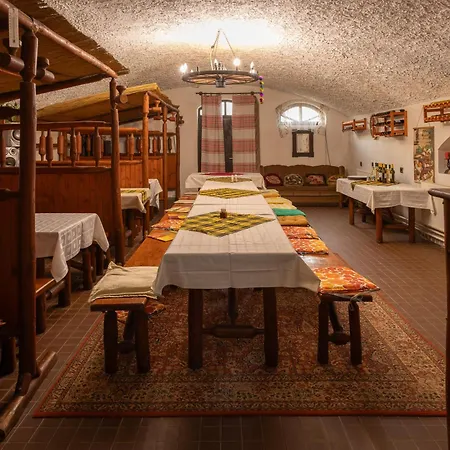 Gedeon Tanya Panzio Landhaus